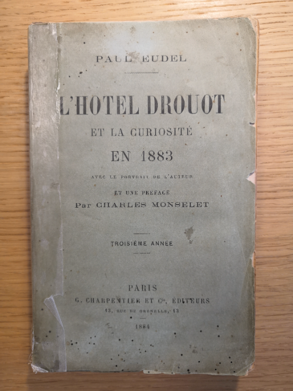 Couverture de L'Hôtel Drouot et la curiosité en 1883 : avec le portrait de l'auteur ; et une préface par Charles Monselet